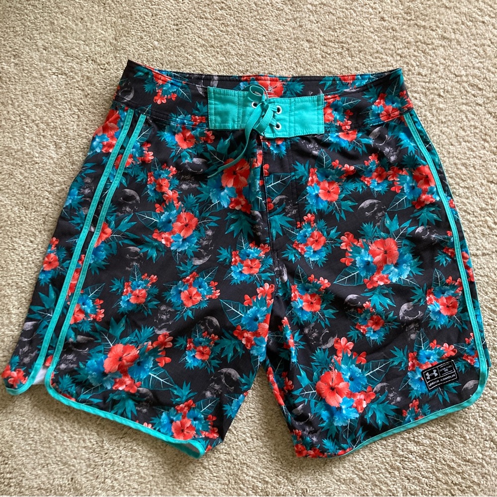 Under Armour Board Shorts Hibiscus and Skulls Loose Heat Gear